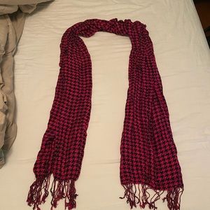 Women’s pink & black scarf